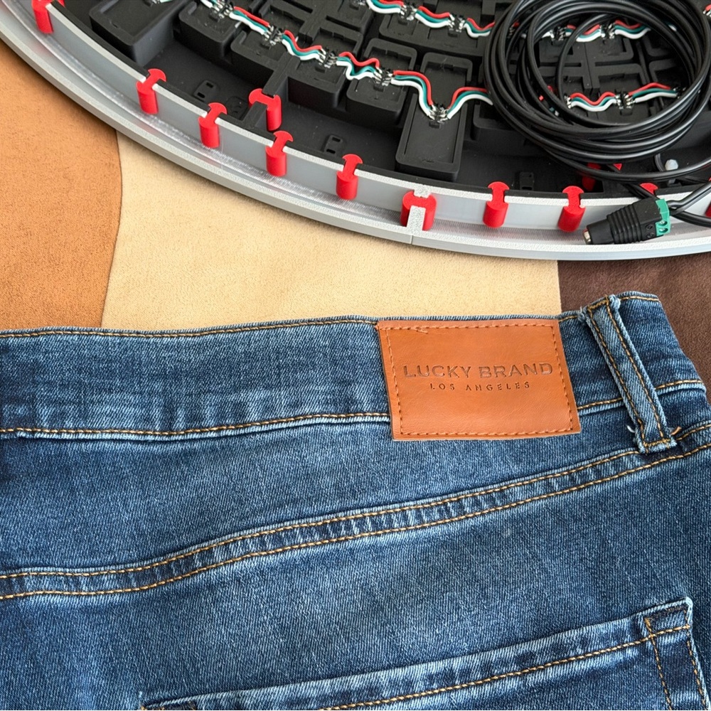 Lucky Brand Men's Jeans 40x32 410 Athletic Straight - Picture 5 of 5